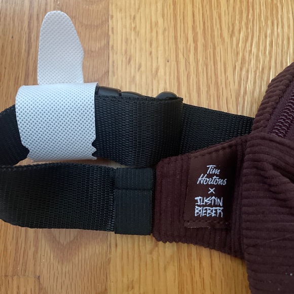 Tim Horton’s Tim Biebs Exclusive Fanny Pack NWT - Picture 3 of 6